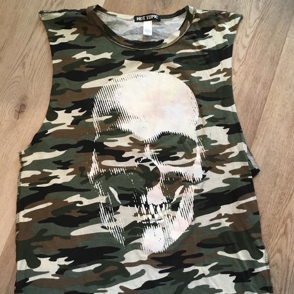 Juniors Hot Topic Shirt